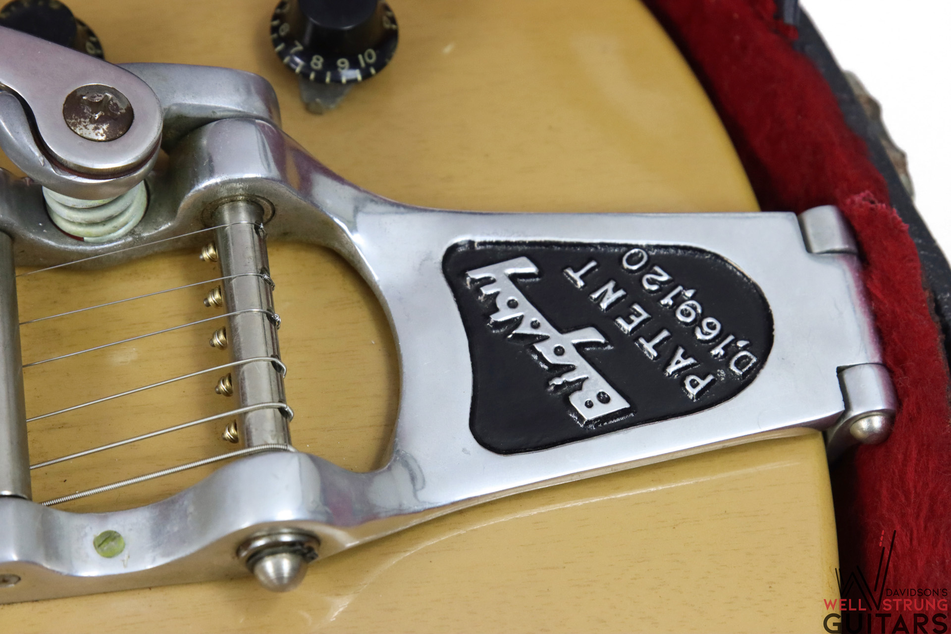 Les Paul Special – TV Yellow (Factory Bigsby) – Davidson's Well